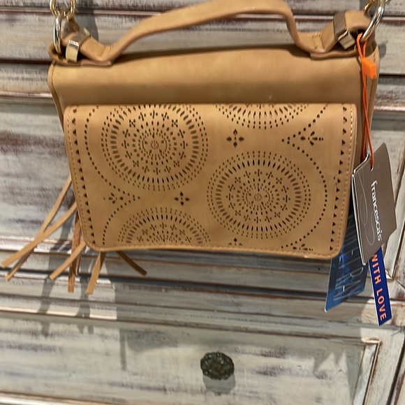 Brand new adorable Francesca’s tan bag with shoulder strap and handle - Picture 2 of 7